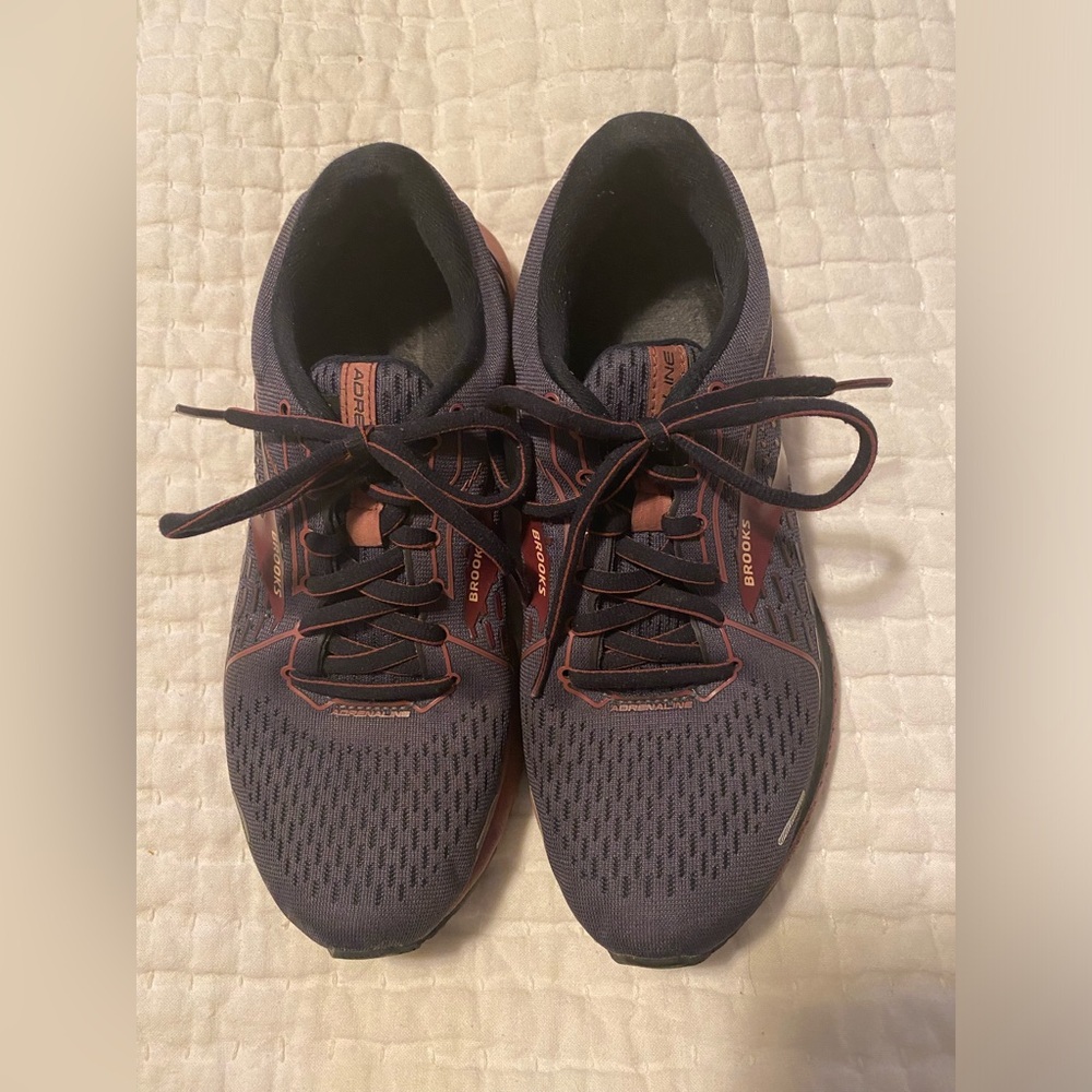 Brooks Adrenaline Womens size 7.5 Gray/Rose.